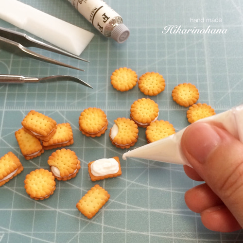 ミニチュアクリームサンドビスケットの制作過程 ピアス（フック