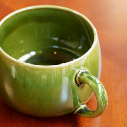 8.5×6.3ｃｍ　緑釉　マグカップ（小） 2枚目の画像