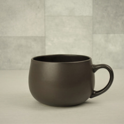 8.5×6.3ｃｍ　黒マット釉　マグカップ（小・白土） 1枚目の画像