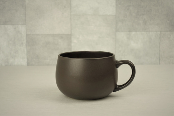 8.5×6.3ｃｍ　黒マット釉　マグカップ（小・白土） 1枚目の画像
