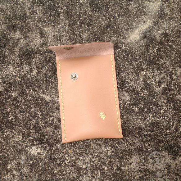 薄型名片夾,信用卡,卡片套,手工縫製,真皮磁釦【屆時皮革】奶茶色 第2張的照片