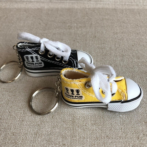 SIMONさまオーダー品・インディアカ柄スニーカーキーホルダー2