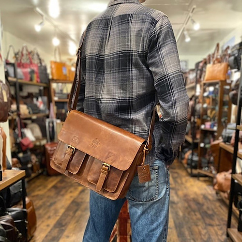 英国デザイン Large サッチェル ゴールデンタン ショルダーバッグ