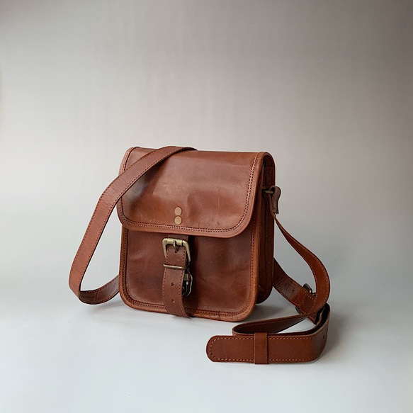 ち*る様 本革　英国デザイン　レザーバッグ　リュック　山羊革　カバン 本革 英国デザイン レザーバッグ リュック 山羊革 カバン