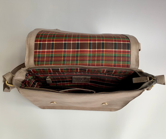 英倫設計 牛皮包 旅行包 挎包 煙灰色 M 第7張的照片