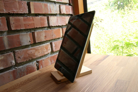 | 木樂館∥原木ipad架 Wooden iPad Holder 第2張的照片