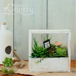 【フェイク多肉】お家時間を楽しむ、シャビーな木製Boxに寄せ植えアレンジ。「Creema限定」 4枚目の画像