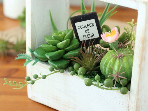 【フェイク多肉】お家時間を楽しむ、シャビーな木製Boxに寄せ植えアレンジ。「Creema限定」 6枚目の画像