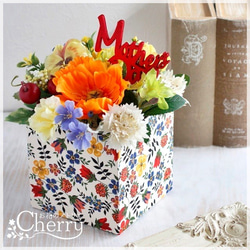 【母の日】早割・リバティプリントBOXに元気カラーのお花をアレンジ。「Creema限定」 1枚目の画像