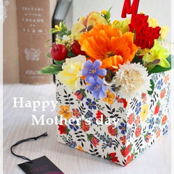 【母の日】早割・リバティプリントBOXに元気カラーのお花をアレンジ。「Creema限定」 6枚目の画像