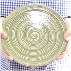 うずまき皿 7寸(緑) 小石原焼 マルワ窯 1枚目の画像