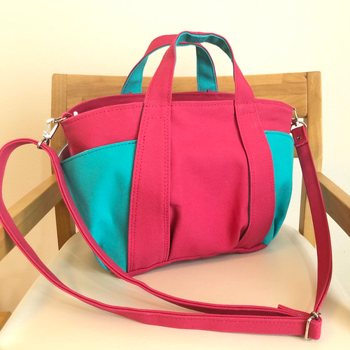 コロンとフォルムの倉敷帆布ショルダーバッグ （ショッキングピンク