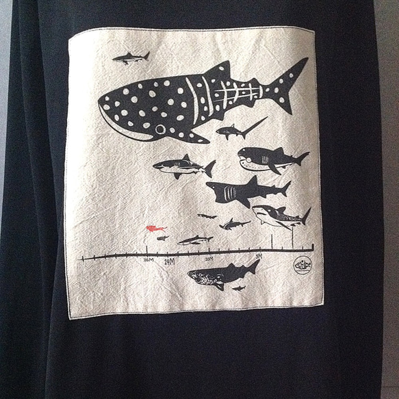 設計款SH100 - 【鯊魚比例圖】有機棉手作長袖T-Shirt 第6張的照片