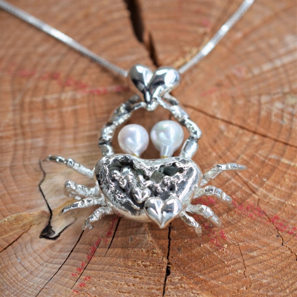 カニのペンダント