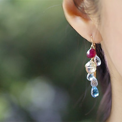 fusa : Ruby, Lemon, Blue（earring） ルビーとスイスブルートパーズとクォーツを小さな花束 3枚目の画像