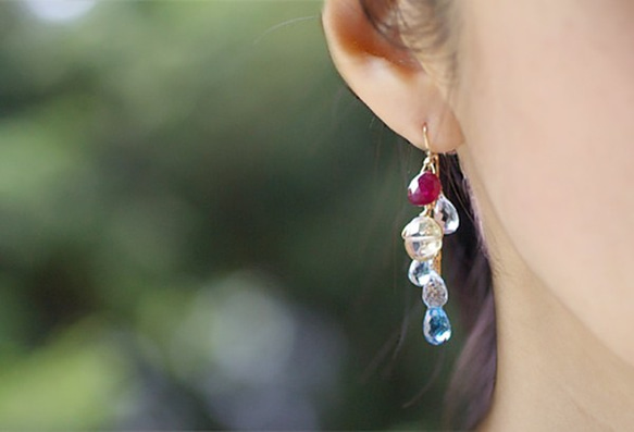 fusa : Ruby, Lemon, Blue（earring） ルビーとスイスブルートパーズとクォーツを小さな花束 3枚目の画像