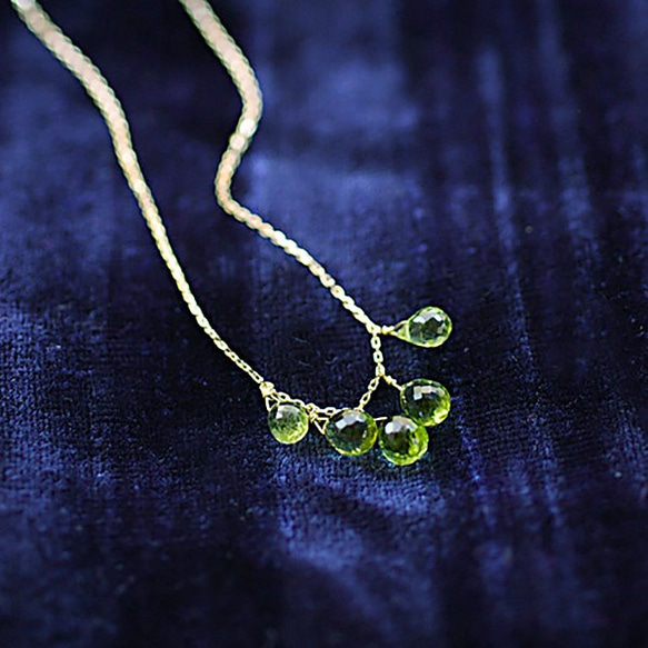 tsubu : Peridot5（necklace）鮮やかな黄緑色のペリドットの粒と10金のネックレス 1枚目の画像
