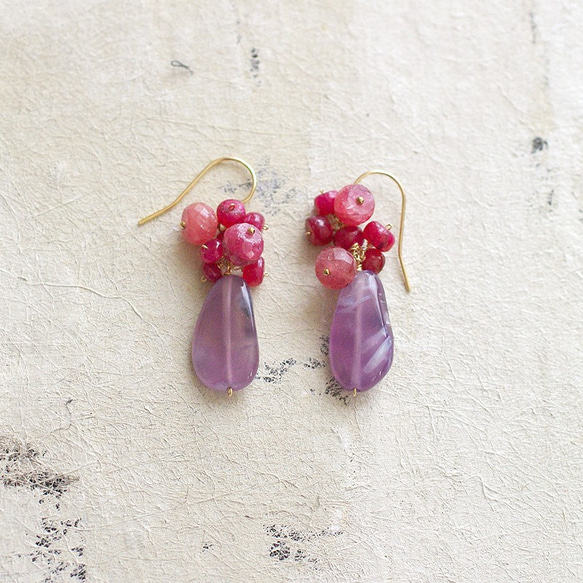 fusa : Ruby & Chalcedony（earring） 紫と赤の耳飾り 1枚目の画像