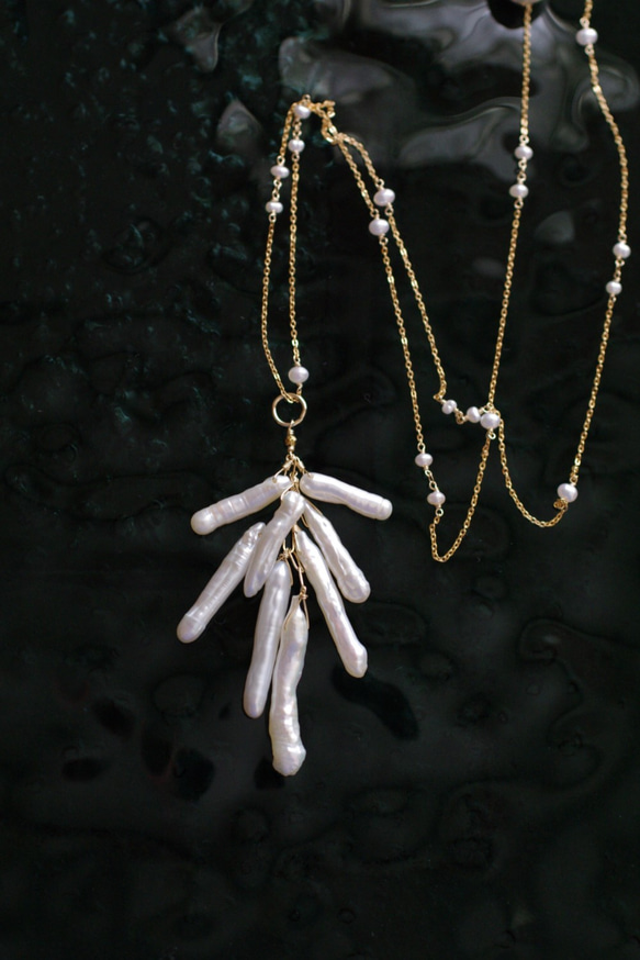 fusa : long Pearl（charms）  スティック状のパールを花束のように束ねたチャーム 2枚目の画像