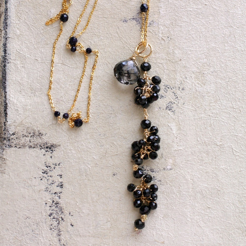 yamabudo : Black Spinel Tama（charms） ブラックスピネルの玉房