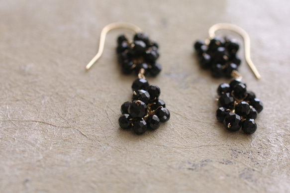 yamabudo : Black Spinel Tama2（earring） ブラックスピネルの玉房の耳飾り 3枚目の画像