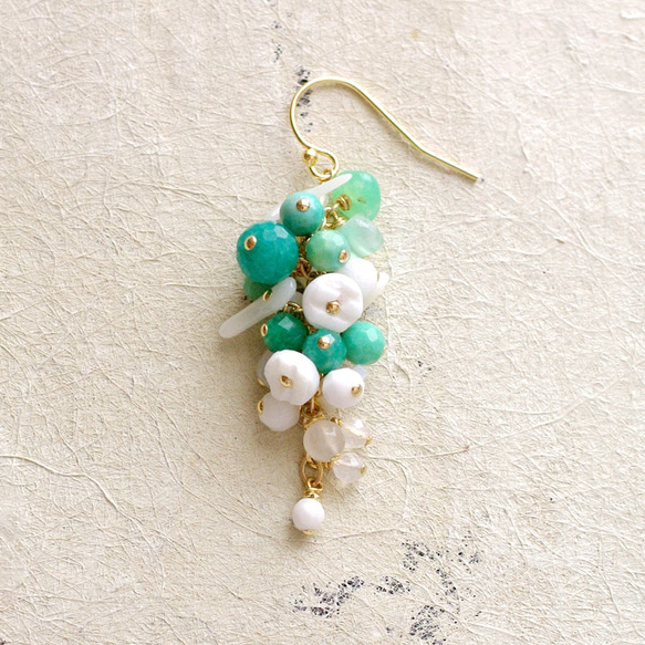 fusa : green Bouquet / 花 中房（earring） 片耳タイプ 1枚目の画像