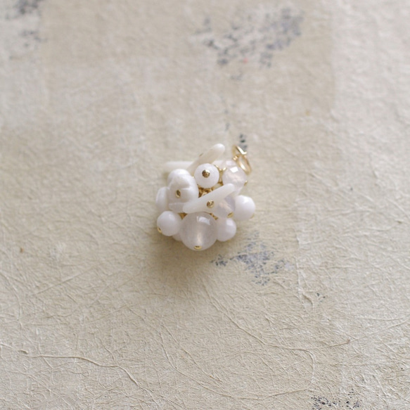 fusa：白色花束/花球（魅力）白色項鍊的魅力 第4張的照片