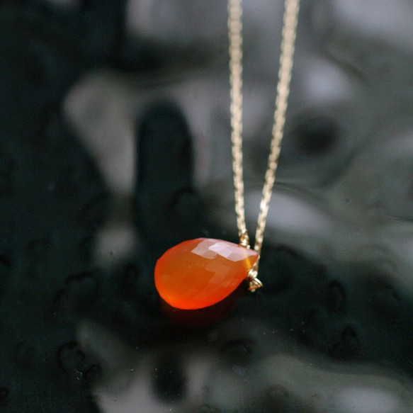 namida : Carnelian（necklace） カーネリアンと繊細な10金チェーンのネックレス 1枚目の画像