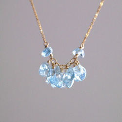 Aquamarine（necklace） アクアマリンの水滴をつないだようなネックレス 1枚目の画像