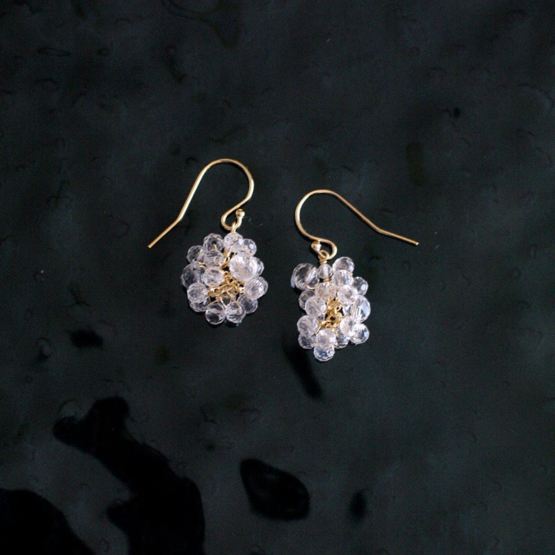 yamabudo : Crystal Tama（earring） 透明な光の石を玉房のように仕立てた耳飾り