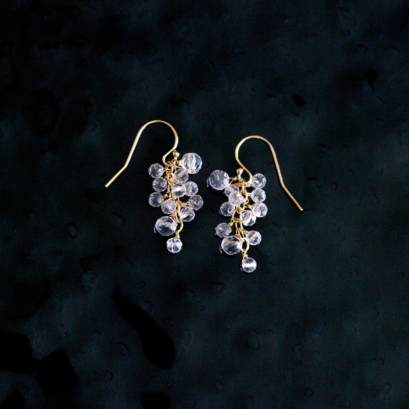 yamabudo : Crystal（earring） 透明な光の石を小さな房のように仕立てた耳飾り