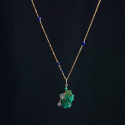 yamabudo : GreenOnix&Tama（charms） 緑と透明な光の玉房ネックレスチャーム 3枚目の画像