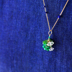 yamabudo : GreenOnix&Tama（charms） 緑と透明な光の玉房ネックレスチャーム 4枚目の画像