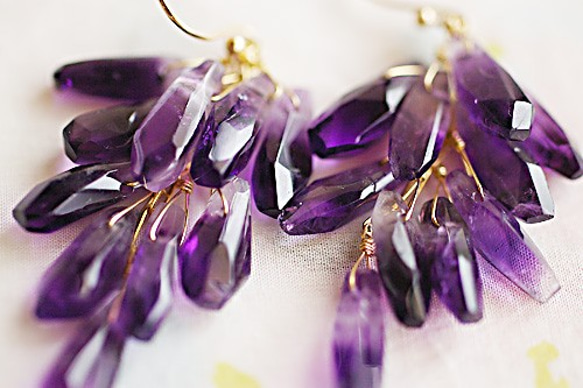 fusa : Amethyst（earring） ハンドカットのファントムアメシストを、果実のように束ねたピアス 5枚目の画像