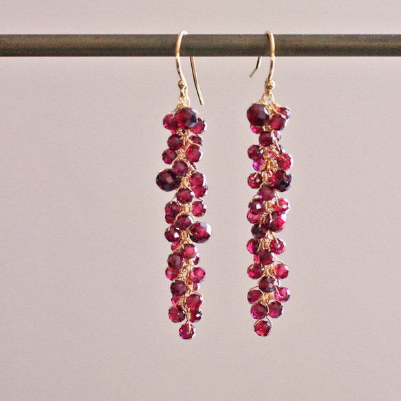 yamabudo : Garnet（earring） ガーネットをつないだ山葡萄の耳飾り 4枚目の画像