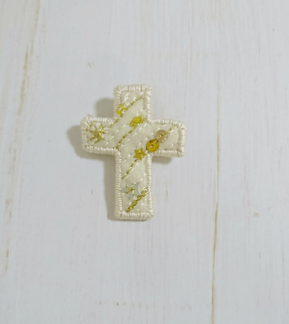 金の星の十字架ブローチ ブローチ Mafi(マフィ) 通販 10886324｜Creema