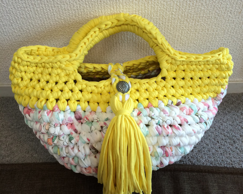 Tシャツヤーン（ズパゲッティ）で編み上げたバッグ その他バッグ