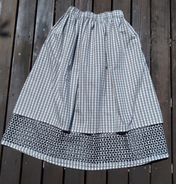 ブロックチェック綿レースリバーシブル（２枚仕立て）ギャザースカート 4枚目の画像