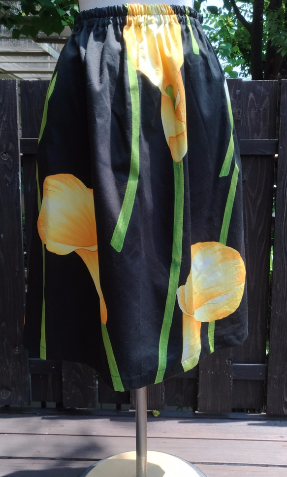 大きなカラーの花柄　デイリースカート　ゆったりサイズ 3枚目の画像