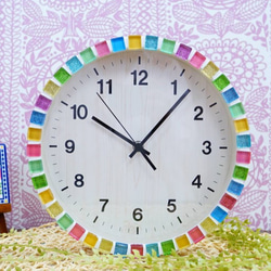 【電波時計】sakuraドロップ色ガラスタイルの壁掛け時計 1枚目の画像