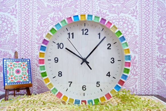 【電波時計】sakuraドロップ色ガラスタイルの壁掛け時計 1枚目の画像