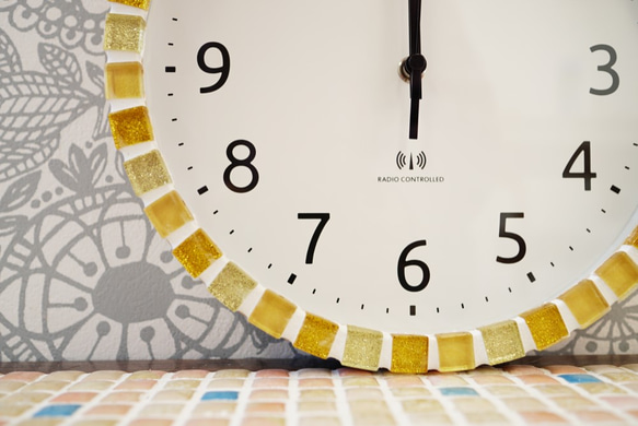 【電波時計】ハニーレモンガラスタイルの壁掛け時計B 3枚目の画像