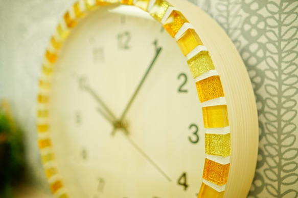 【電波時計】ハニーレモンガラスタイルの壁掛け時計A 3枚目の画像