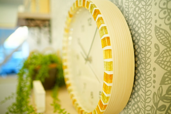 【電波時計】ハニーレモンガラスタイルの壁掛け時計A 4枚目の画像