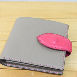 イタリアンレザーの二つ折り財布　グレー×ピンク 1枚目の画像