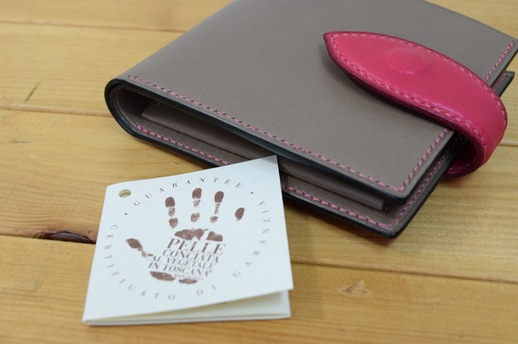 イタリアンレザーの二つ折り財布　グレー×ピンク 3枚目の画像