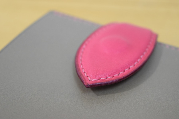 イタリアンレザーの二つ折り財布　グレー×ピンク 4枚目の画像