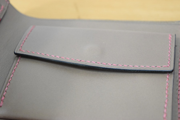イタリアンレザーの二つ折り財布　グレー×ピンク 6枚目の画像