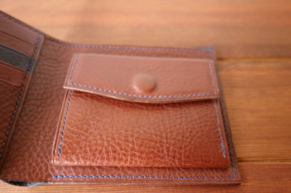 二つ折り財布　イタリアンレザー　ネイビー×チョコ 4枚目の画像