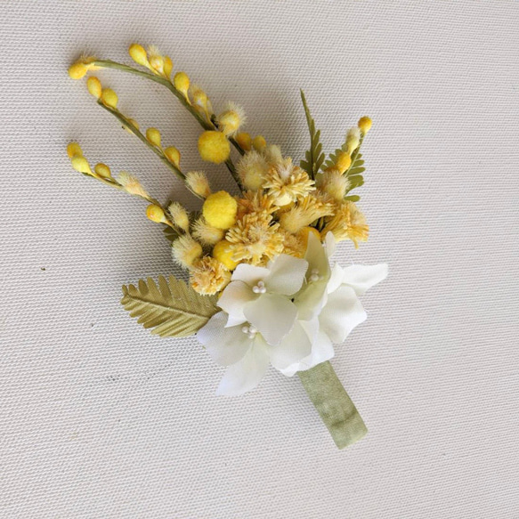 ミモザと紫陽花の染花コサージュ 2枚目の画像